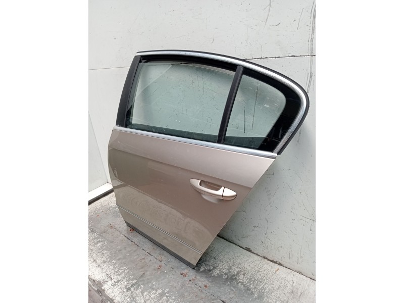 Recambio de puerta trasera izquierda para volkswagen passat b6 (3c2) 2.0 tdi 16v referencia OEM IAM   