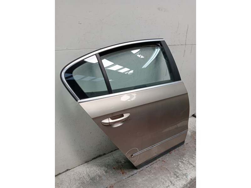 Recambio de puerta trasera derecha para volkswagen passat b6 (3c2) 2.0 tdi 16v referencia OEM IAM   