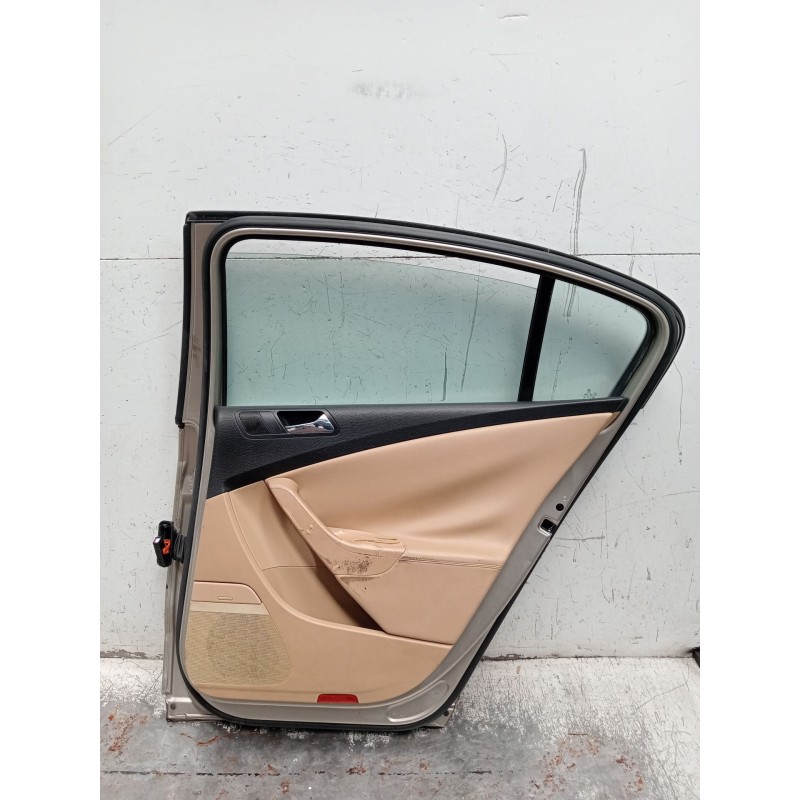 Recambio de puerta trasera derecha para volkswagen passat b6 (3c2) 2.0 tdi 16v referencia OEM IAM   