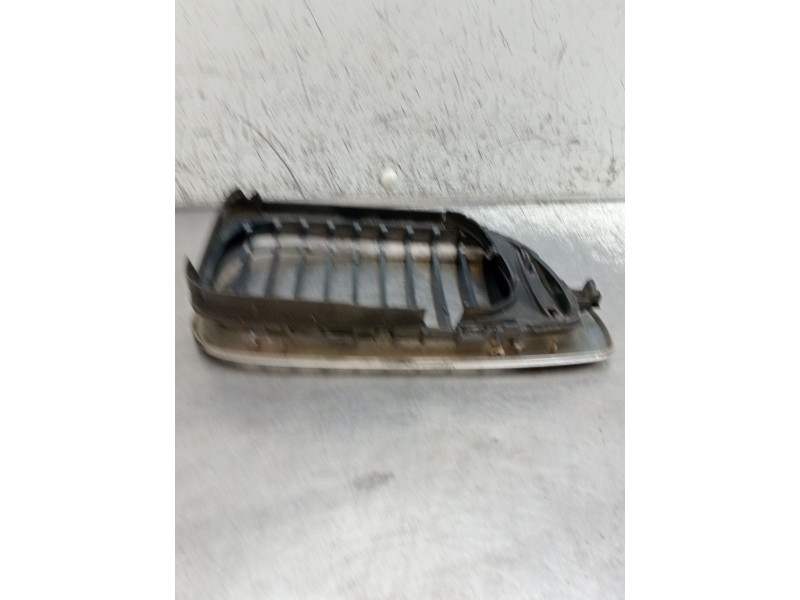 Recambio de rejilla delantera para bmw 3 (e46) 320 d referencia OEM IAM  IZQUIERDO 2001