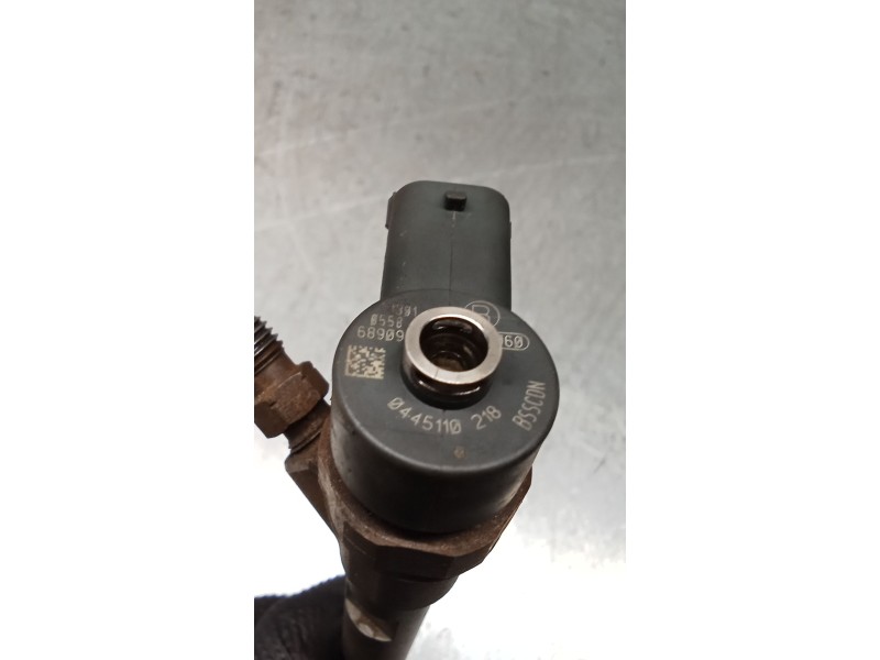 Recambio de inyector para jeep cherokee (kj) 2.8 crd 4x4 referencia OEM IAM 0445110218  BOSCH