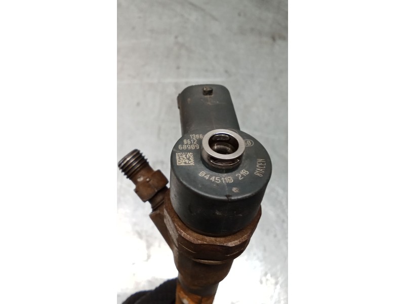 Recambio de inyector para jeep cherokee (kj) 2.8 crd 4x4 referencia OEM IAM 0445110218  BOSCH