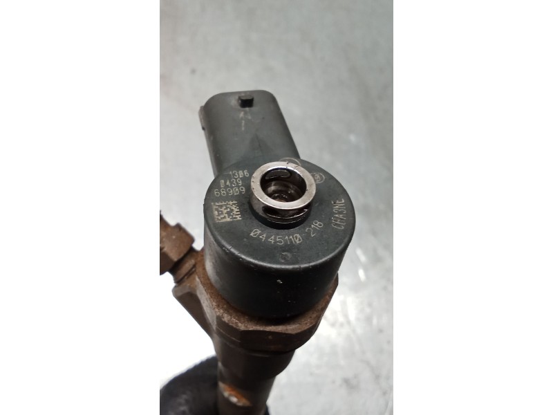 Recambio de inyector para jeep cherokee (kj) 2.8 crd 4x4 referencia OEM IAM 0445110218  BOSCH