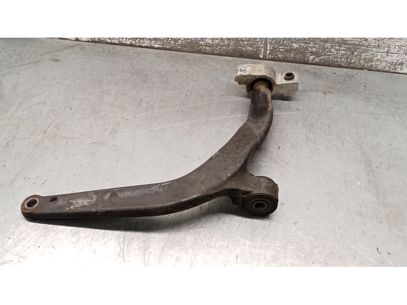 Recambio de brazo suspension inferior delantero izquierdo para peugeot 406 (8b) 1.8 16v referencia OEM IAM   99
