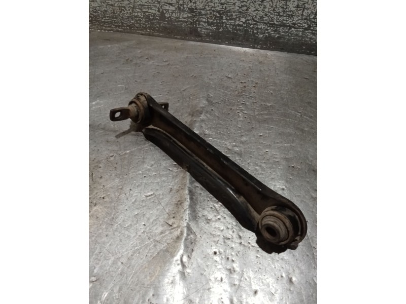 Recambio de brazo suspension superior delantero derecho para mitsubishi carisma (da_) 1.8 16v gdi (da2a) referencia OEM IAM  99 