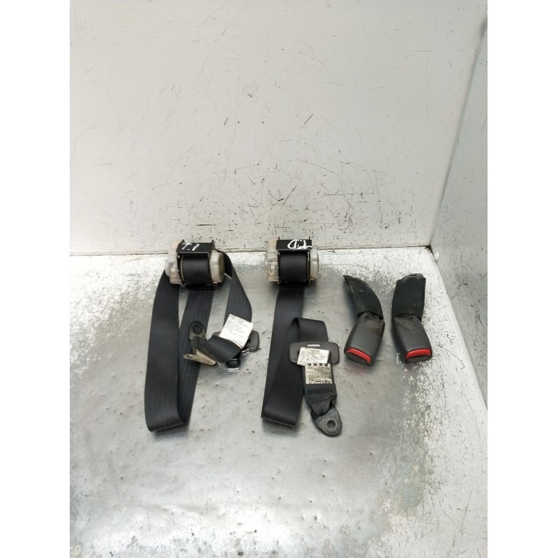Recambio de juego cinturones trasero para toyota celica coupé (_t23_) 1.8 16v vt-i (zzt230_) referencia OEM IAM  3P 2000