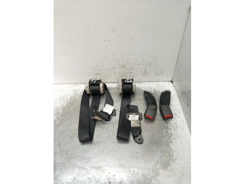 Recambio de juego cinturones trasero para toyota celica coupé (_t23_) 1.8 16v vt-i (zzt230_) referencia OEM IAM  3P 2000