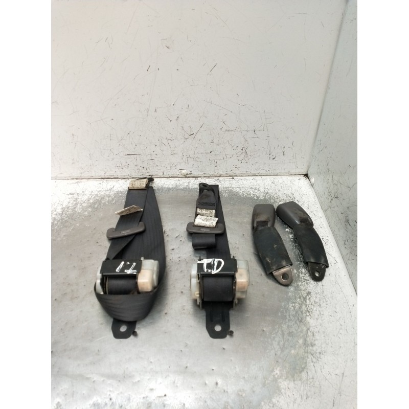 Recambio de juego cinturones trasero para toyota celica coupé (_t23_) 1.8 16v vt-i (zzt230_) referencia OEM IAM  3P 2000