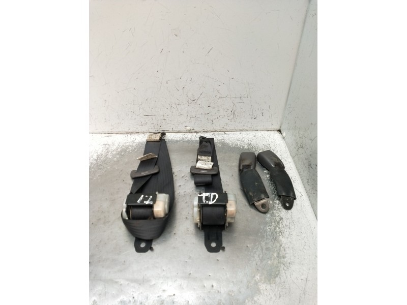 Recambio de juego cinturones trasero para toyota celica coupé (_t23_) 1.8 16v vt-i (zzt230_) referencia OEM IAM  3P 2000