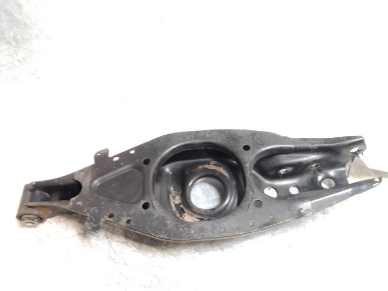 Recambio de brazo suspension inferior trasero derecho para ssangyong rodius 2.7 turbodiesel cat referencia OEM IAM   