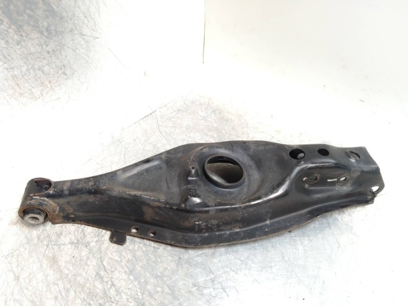Recambio de brazo suspension inferior trasero izquierdo para ssangyong rodius 2.7 turbodiesel cat referencia OEM IAM   