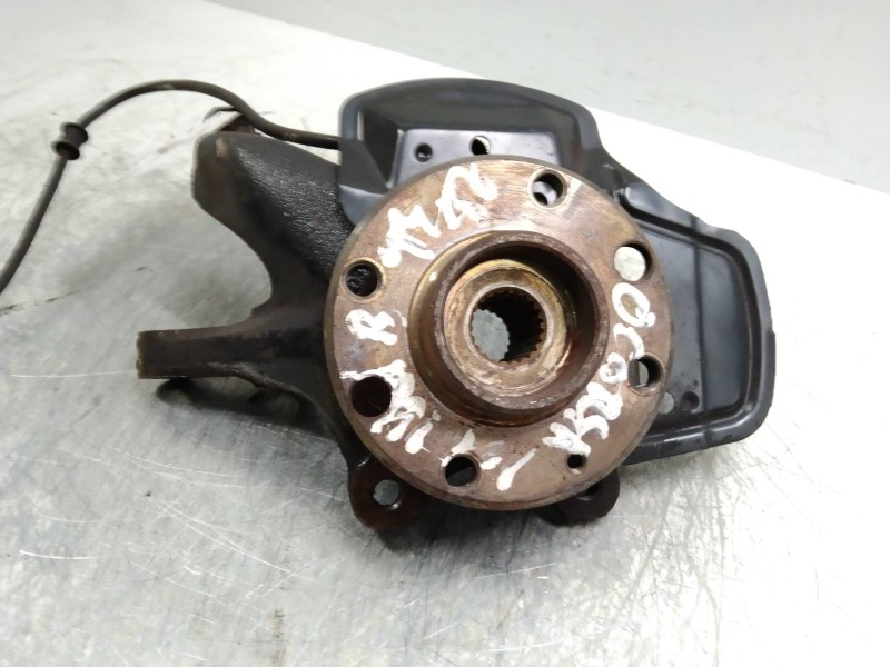 Recambio de mangueta delantera izquierda para opel corsa b 1.6 16v referencia OEM IAM   