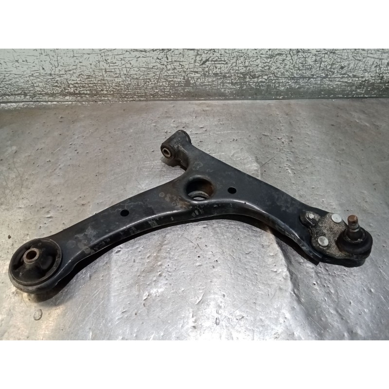 Recambio de brazo suspension inferior delantero derecho para toyota corolla verso (zer_, zze12_, r1_) 2.0 d-4d (cur10_) referenc