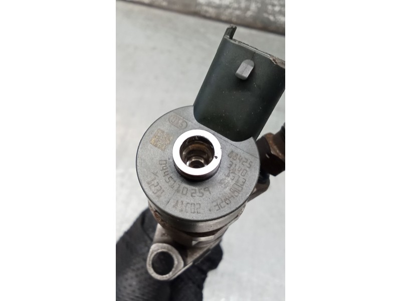 Recambio de inyector para volvo c30 (533) 1.6 d referencia OEM IAM 0445110259 328480 BOSCH