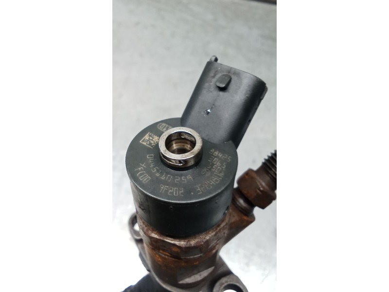 Recambio de inyector para volvo c30 (533) 1.6 d referencia OEM IAM 0445110259 328480 BOSCH
