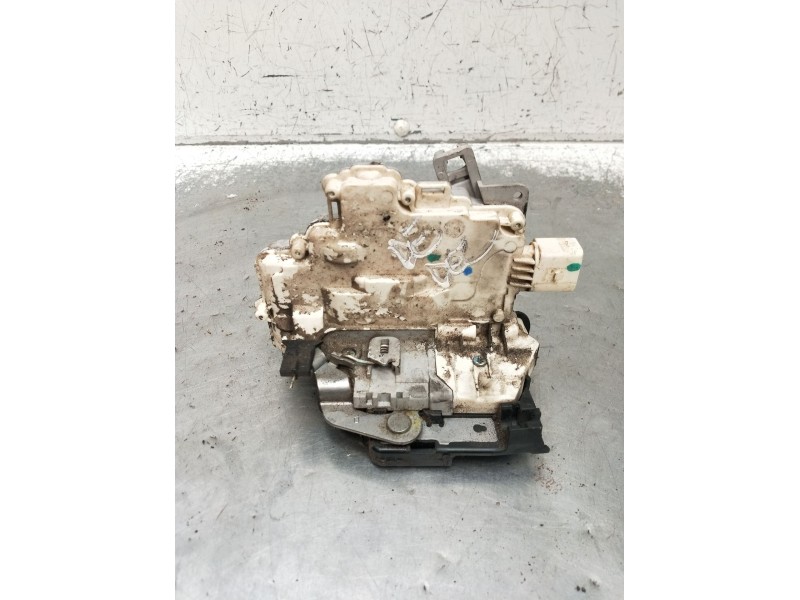 Recambio de motor cierre centralizado delantero derecho para seat leon (1p1) 1.9 tdi referencia OEM IAM  5P 2005