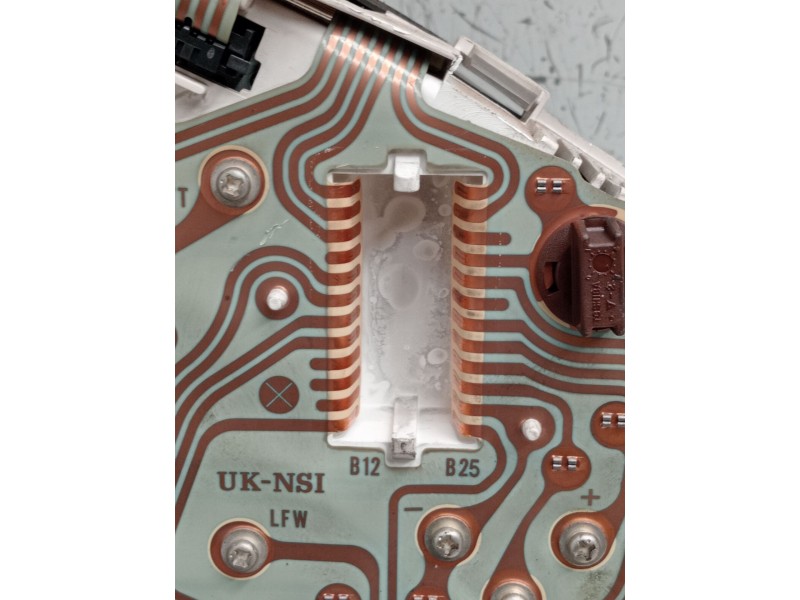 Recambio de cuadro instrumentos para mitsubishi carisma (da_) 1.8 16v gdi (da2a) referencia OEM IAM MR381347  1999