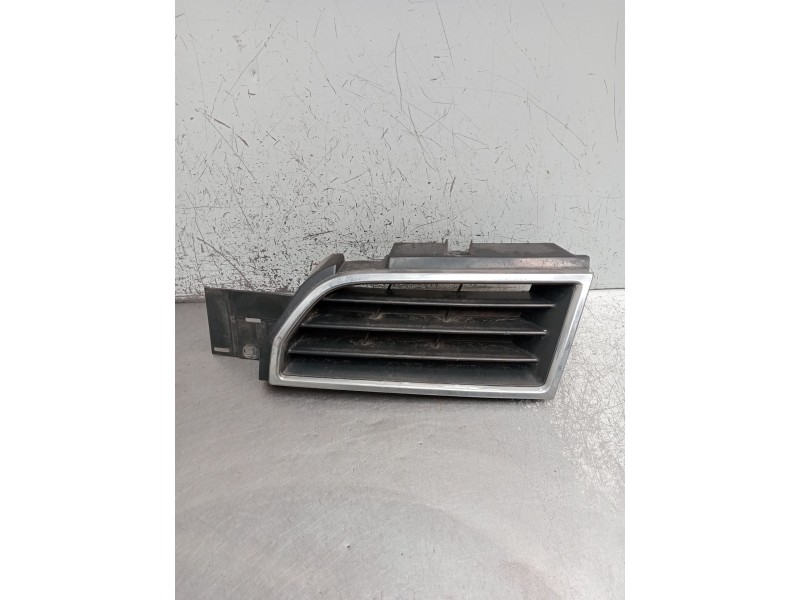 Recambio de rejilla delantera para mitsubishi carisma (da_) 1.8 16v gdi (da2a) referencia OEM IAM  DERECHA 1999