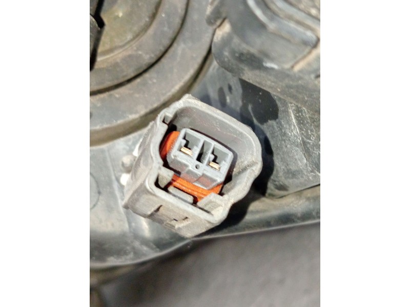 Recambio de faro derecho para mazda 5 (cr) 2.0 cd (cr19) referencia OEM IAM   2005