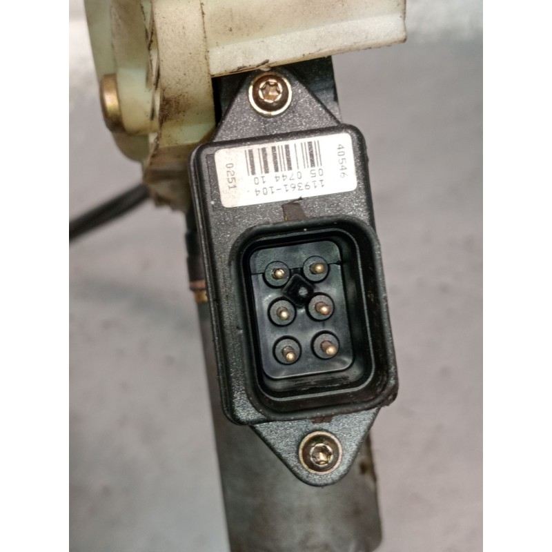 Recambio de elevalunas delantero izquierdo para mitsubishi carisma (da_) 1.8 16v gdi (da2a) referencia OEM IAM 0130821788  1999