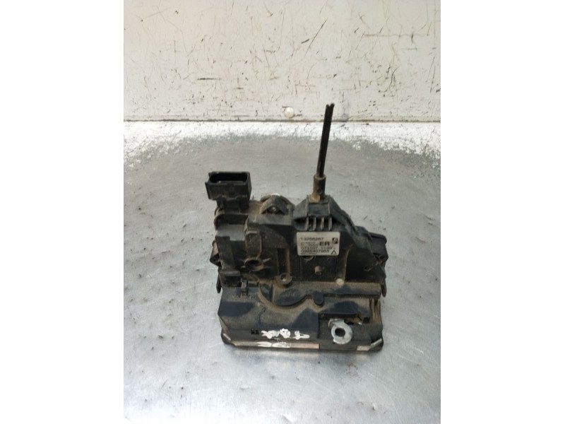 Recambio de motor cierre centralizado trasero derecho para opel corsa d (s07) 1.4 (l08, l68) referencia OEM IAM 13258267 5P 2006