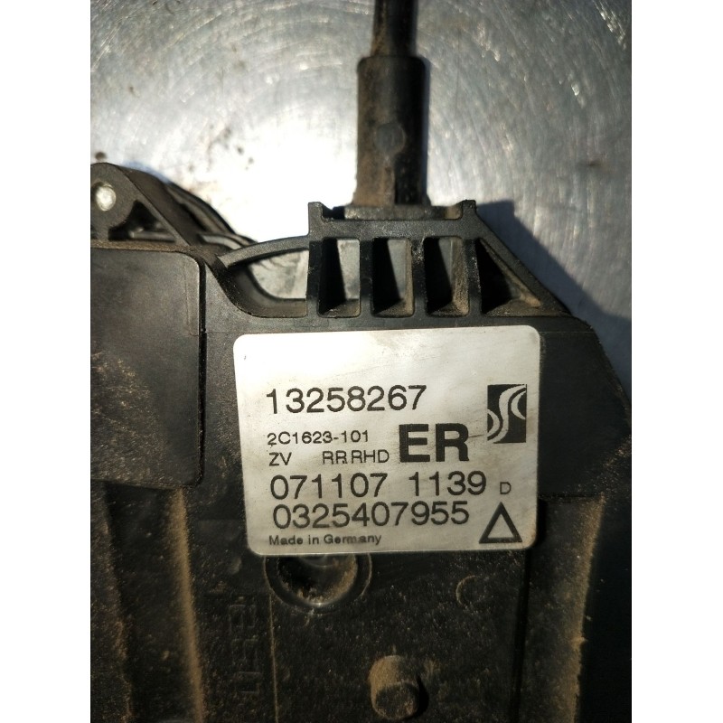 Recambio de motor cierre centralizado trasero derecho para opel corsa d (s07) 1.4 (l08, l68) referencia OEM IAM 13258267 5P 2006