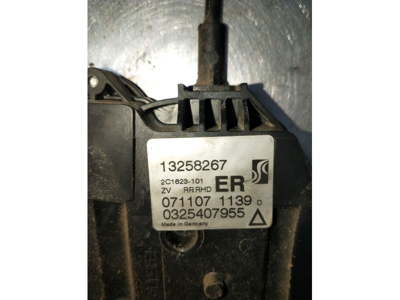 Recambio de motor cierre centralizado trasero derecho para opel corsa d (s07) 1.4 (l08, l68) referencia OEM IAM 13258267 5P 2006