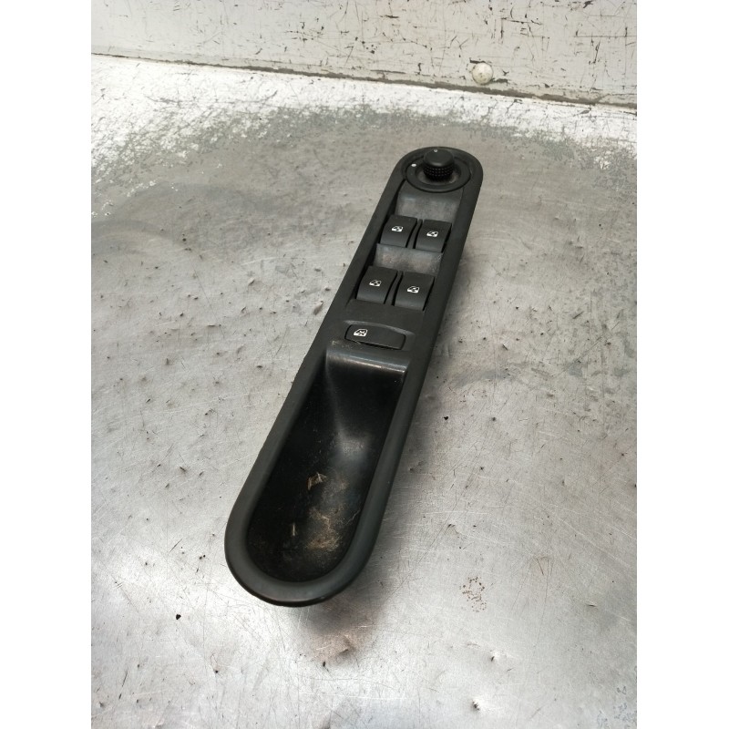 Recambio de mando elevalunas delantero izquierdo para renault espace iv (jk0/1_) 2.0 dci (jk02, jk03) referencia OEM IAM 8200519
