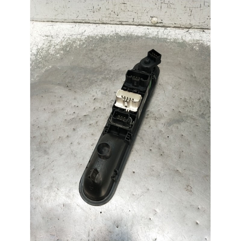 Recambio de mando elevalunas delantero izquierdo para renault espace iv (jk0/1_) 2.0 dci (jk02, jk03) referencia OEM IAM 8200519