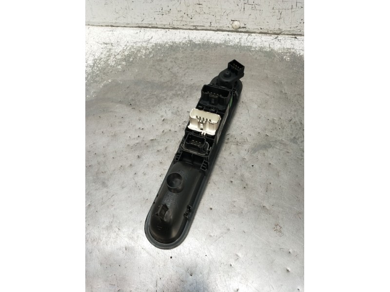 Recambio de mando elevalunas delantero izquierdo para renault espace iv (jk0/1_) 2.0 dci (jk02, jk03) referencia OEM IAM 8200519