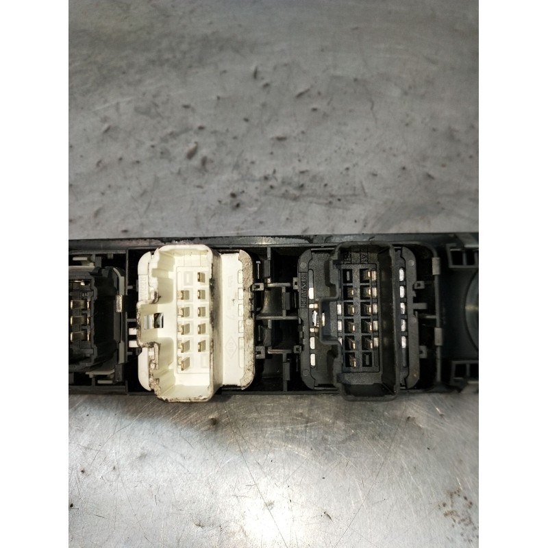 Recambio de mando elevalunas delantero izquierdo para renault espace iv (jk0/1_) 2.0 dci (jk02, jk03) referencia OEM IAM 8200519