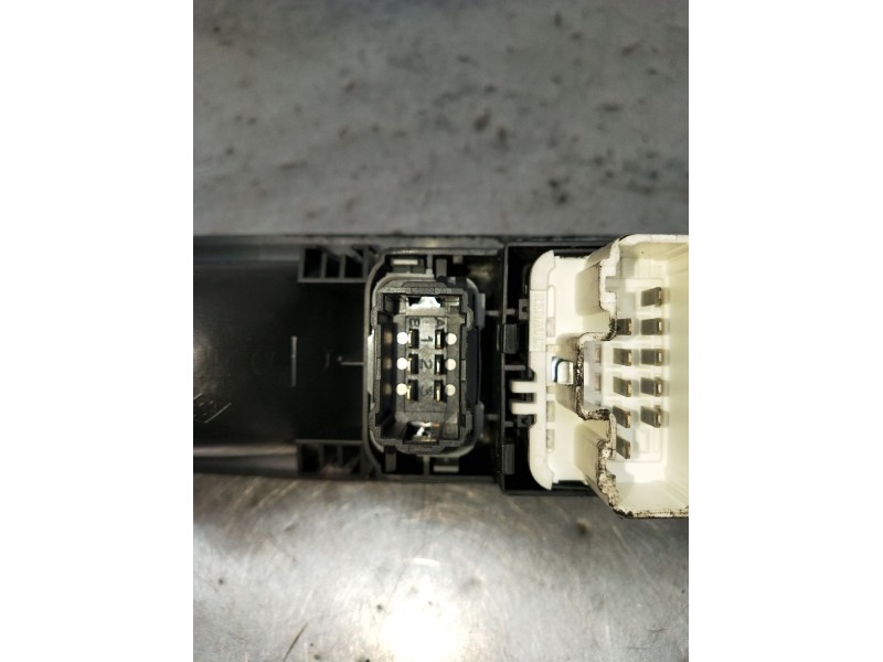 Recambio de mando elevalunas delantero izquierdo para renault espace iv (jk0/1_) 2.0 dci (jk02, jk03) referencia OEM IAM 8200519