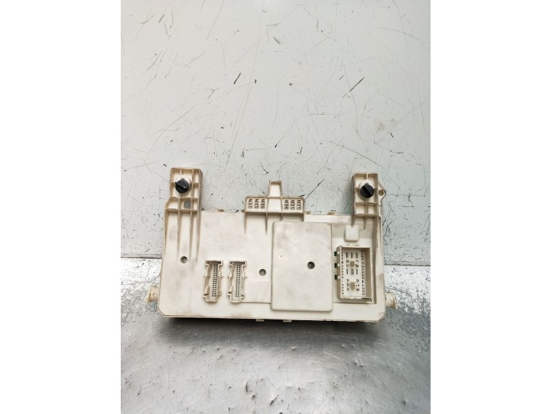 Recambio de caja reles / fusibles para volvo c30 (533) 1.6 d referencia OEM IAM 31268178  2007