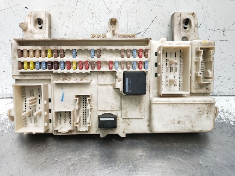 Recambio de caja reles / fusibles para volvo c30 (533) 1.6 d referencia OEM IAM 31268178  2007