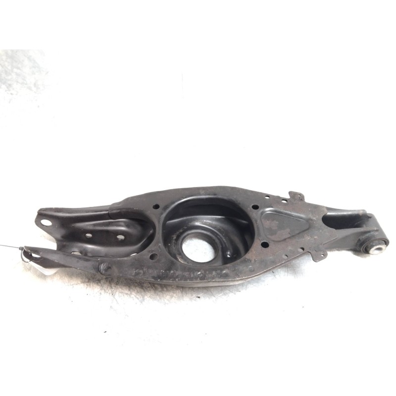 Recambio de brazo suspension inferior trasero izquierdo para ssangyong rodius 2.7 turbodiesel cat referencia OEM IAM   