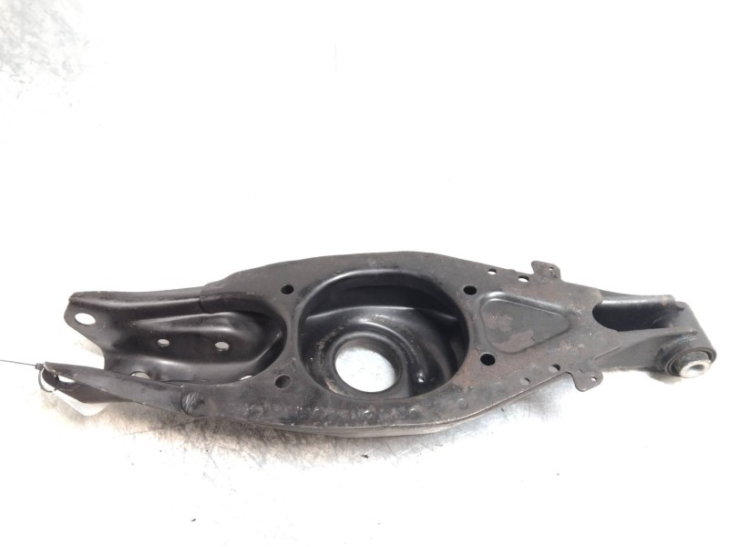 Recambio de brazo suspension inferior trasero izquierdo para ssangyong rodius 2.7 turbodiesel cat referencia OEM IAM   