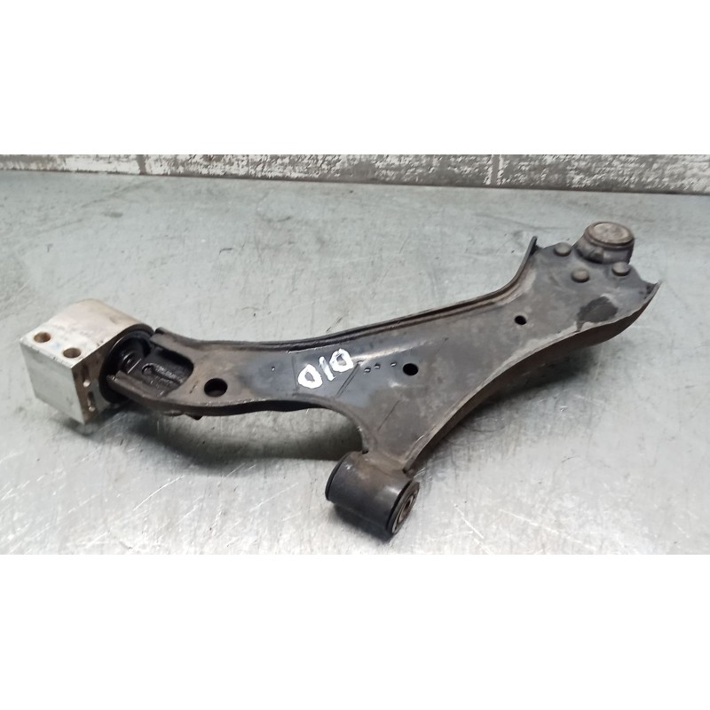 Recambio de brazo suspension inferior delantero derecho para chevrolet captiva (c100, c140) 2.0 d 4wd referencia OEM IAM 9681916