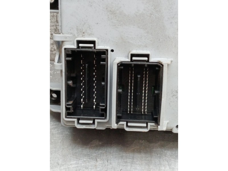 Recambio de caja reles / fusibles para fiat doblo cargo (263_) 1.3 d multijet (263wxu1a) referencia OEM IAM   