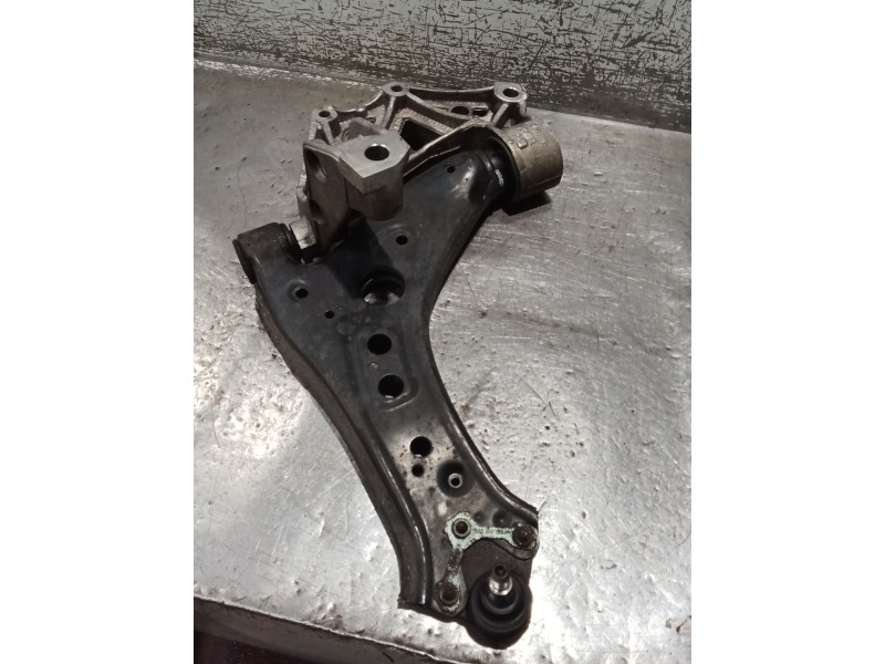 Recambio de brazo suspension inferior delantero izquierdo para volkswagen polo iv (9n_, 9a_) 1.4 tdi referencia OEM IAM   05