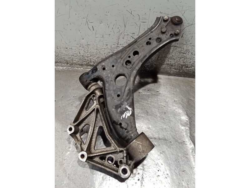 Recambio de brazo suspension inferior delantero izquierdo para volkswagen polo iv (9n_, 9a_) 1.4 tdi referencia OEM IAM   05