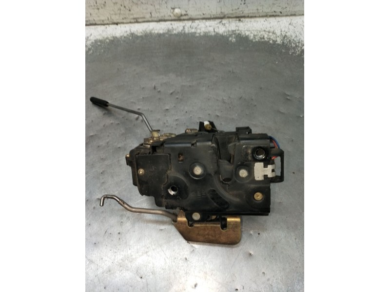 Recambio de motor cierre centralizado delantero izquierdo para audi allroad c5 (4bh) 2.5 tdi quattro referencia OEM IAM  5P 2000