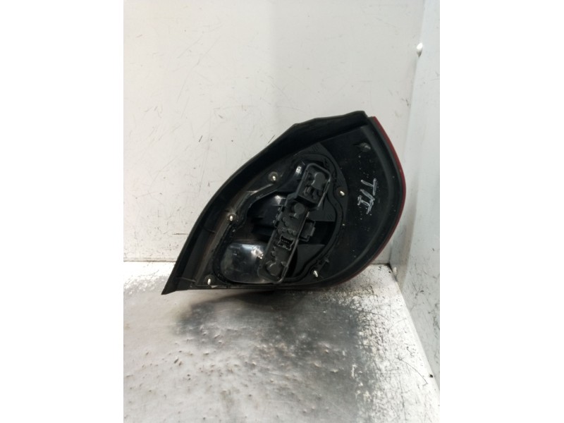 Recambio de piloto trasero izquierdo para nissan almera ii hatchback (n16) 2.2 di referencia OEM IAM   2000