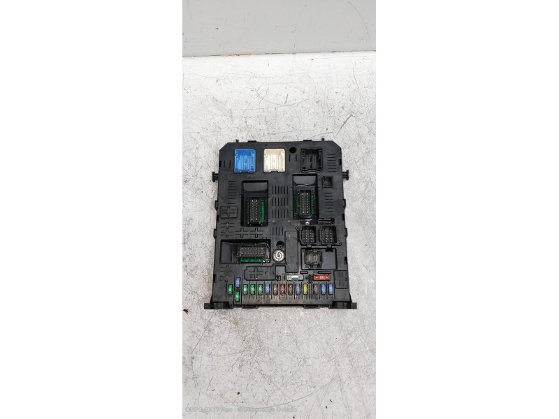 Recambio de caja reles / fusibles para citroen c5 berlina exclusive referencia OEM IAM 9678476980 BSI04EVK0200 