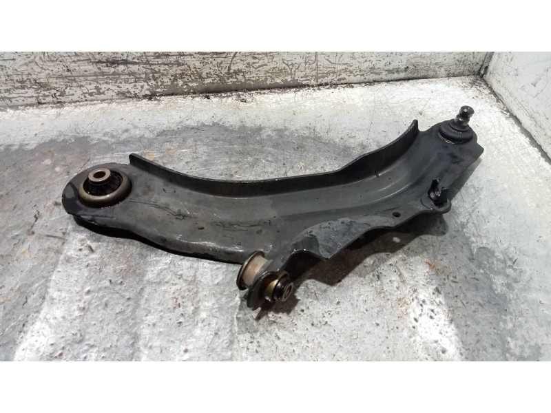 Recambio de brazo suspension inferior delantero izquierdo para renault scenic ii expression referencia OEM IAM   
