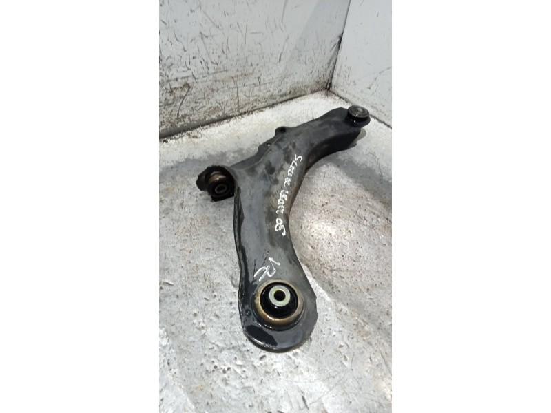 Recambio de brazo suspension inferior delantero izquierdo para renault scenic ii expression referencia OEM IAM   