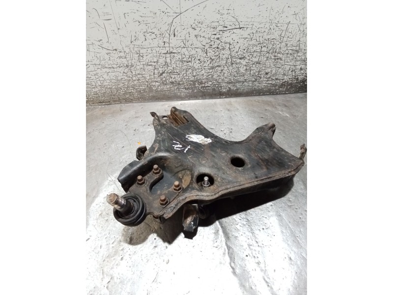 Recambio de brazo suspension inferior delantero izquierdo para nissan terrano ii (r20) 2.7 td 4wd referencia OEM IAM   00