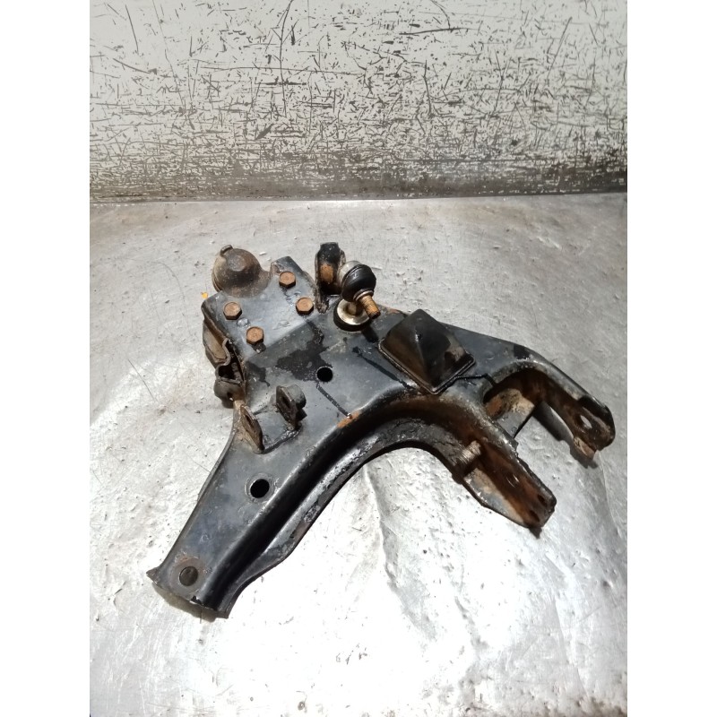 Recambio de brazo suspension inferior delantero izquierdo para nissan terrano ii (r20) 2.7 td 4wd referencia OEM IAM   00