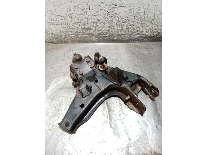 Recambio de brazo suspension inferior delantero izquierdo para nissan terrano ii (r20) 2.7 td 4wd referencia OEM IAM   00