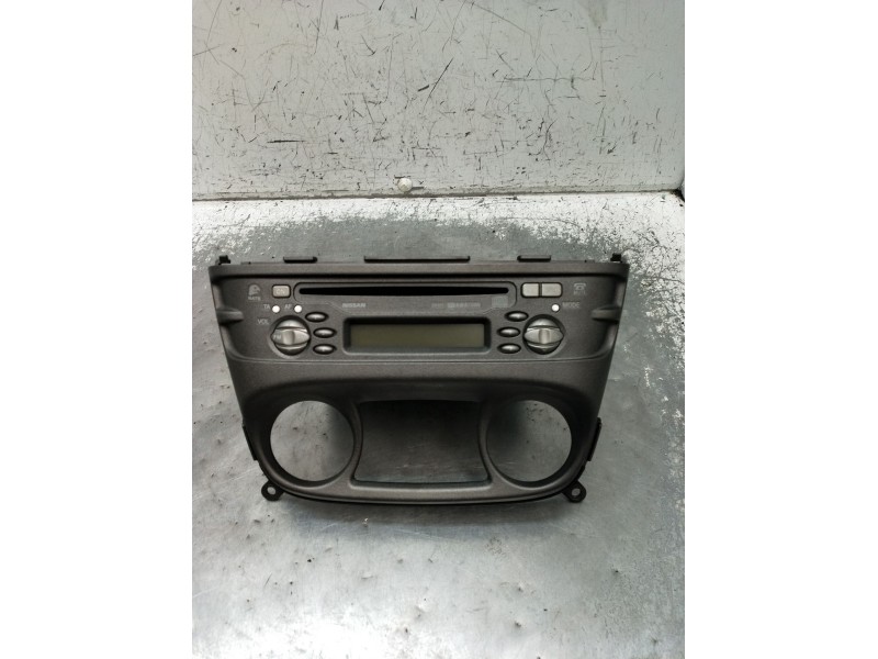 Recambio de sistema audio / radio cd para nissan almera ii hatchback (n16) 2.2 di referencia OEM IAM 28185BN321 PN2424M 2000
