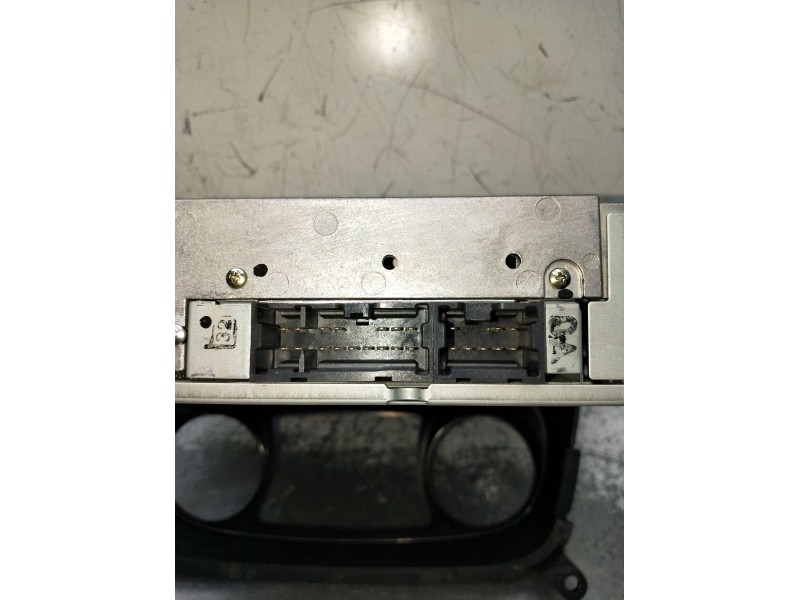 Recambio de sistema audio / radio cd para nissan almera ii hatchback (n16) 2.2 di referencia OEM IAM 28185BN321 PN2424M 2000